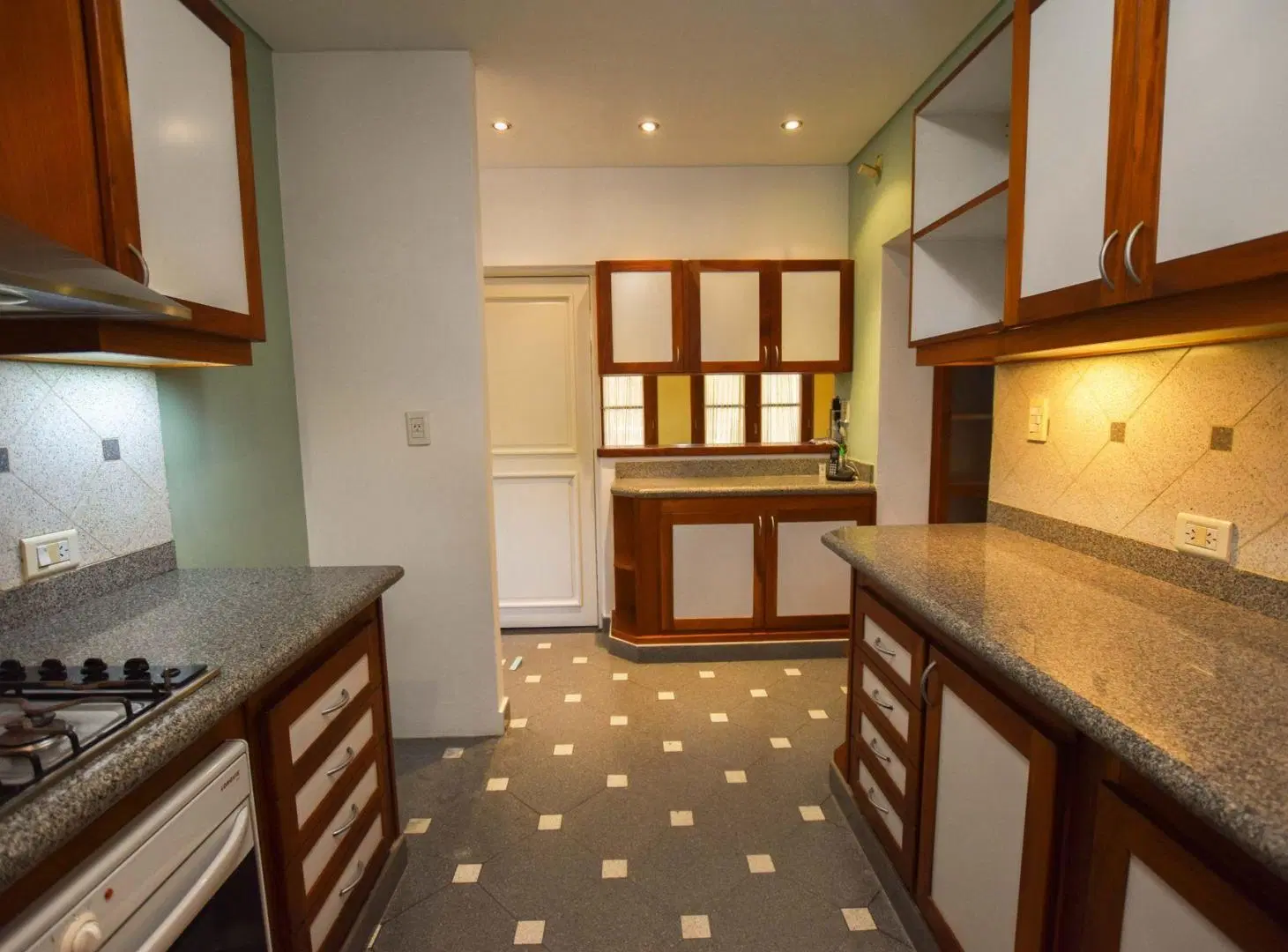 VENTA. CASA 3 DORMITORIOS COUNTRY LA BAHIA. 4