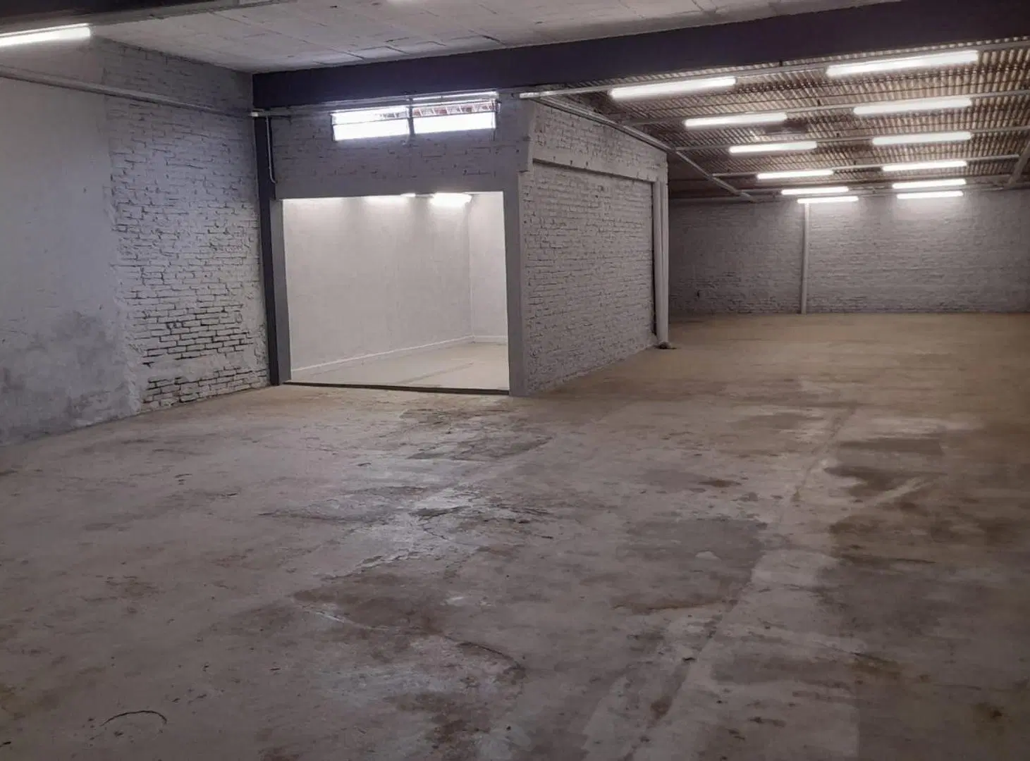 VENTA GALPÓN 219 M2 - BARRIO TRIANGULO 5