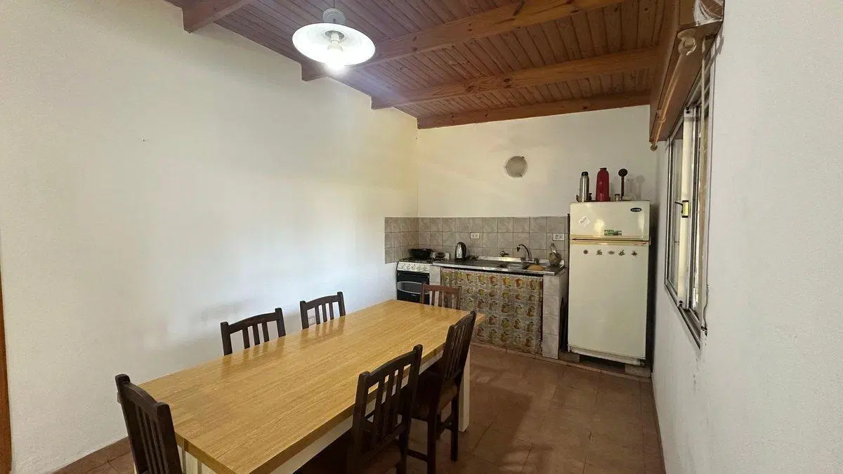 VENTA CASA 2 DORMITORIOS CON PILETA -  ROLDAN 4