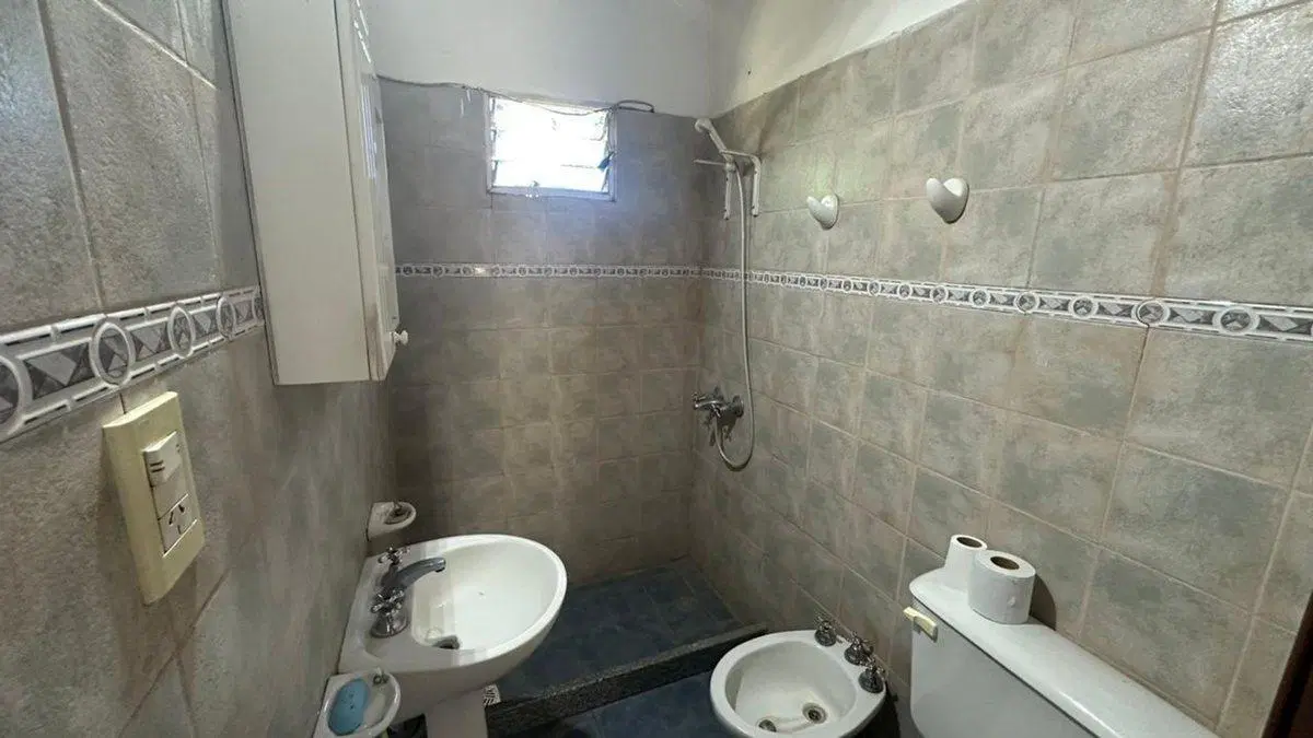 VENTA CASA 2 DORMITORIOS CON PILETA -  ROLDAN 2