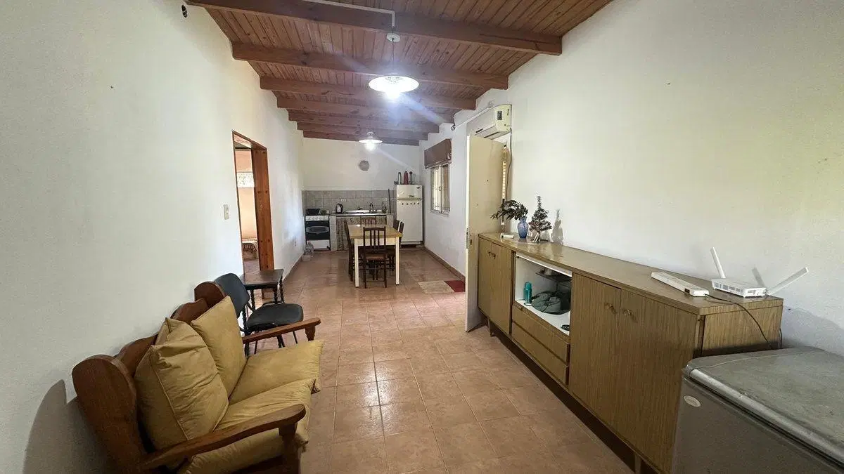 VENTA CASA 2 DORMITORIOS CON PILETA -  ROLDAN 5
