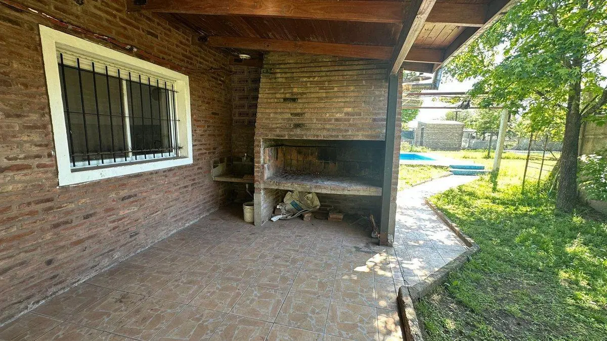 VENTA CASA 2 DORMITORIOS CON PILETA -  ROLDAN 3