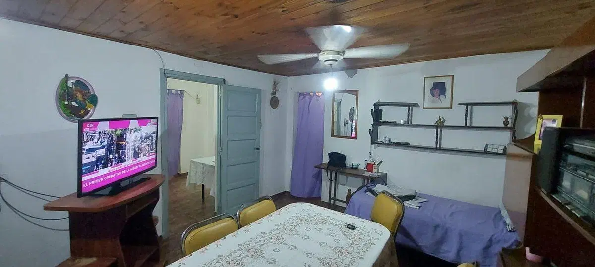 Venta casa 2 dormitorios cochera local comercial 2