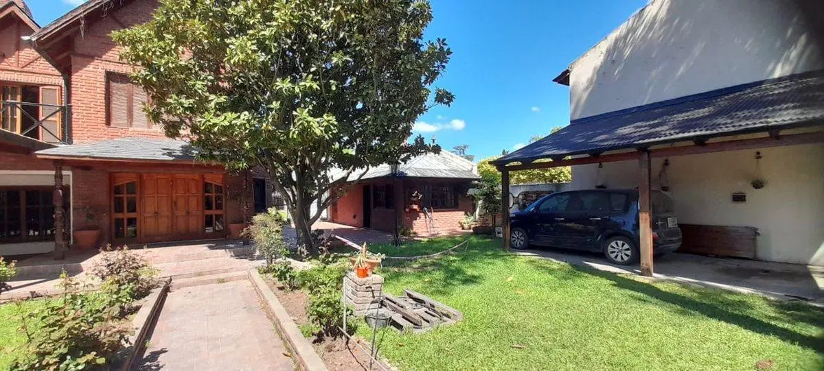 VENTA CASA FISHERTON AMPLIO JARDIN, PILETA QUINCHO 5