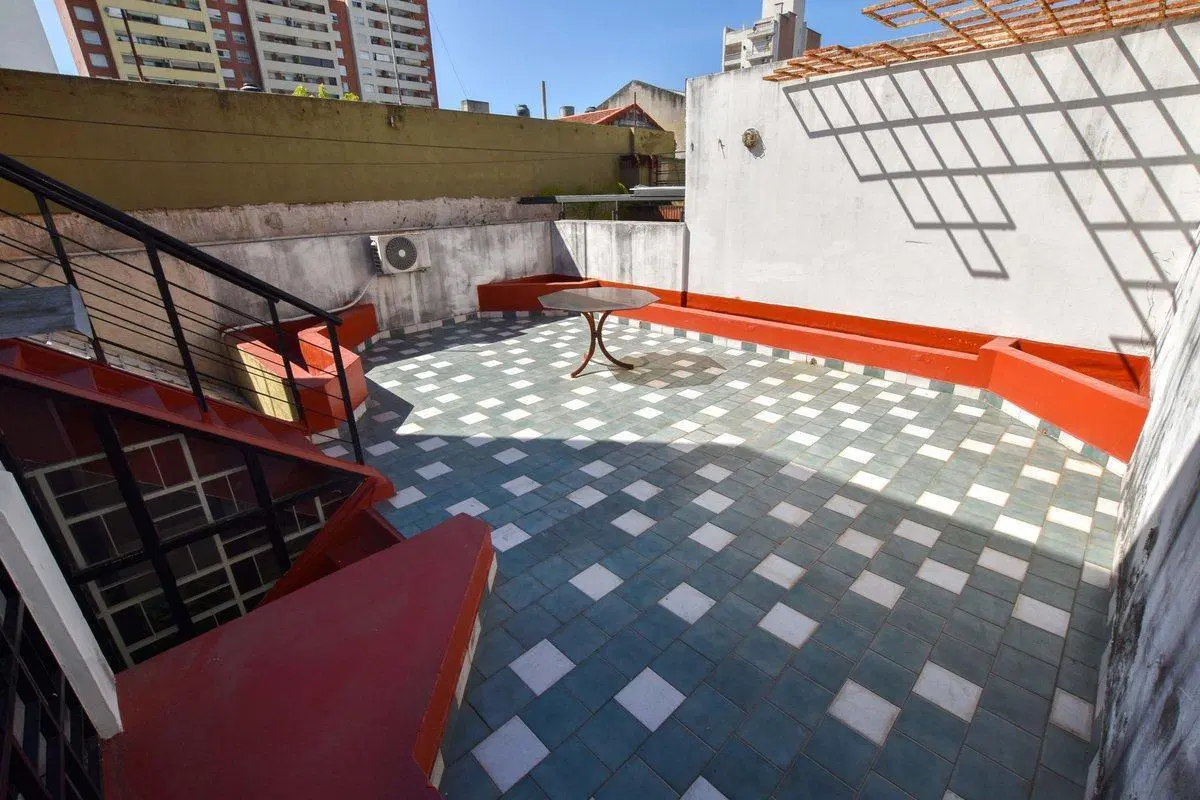 CASA EN VENTA 3 DORMITORIOS + ESTUDIO PATIO ABASTO 8