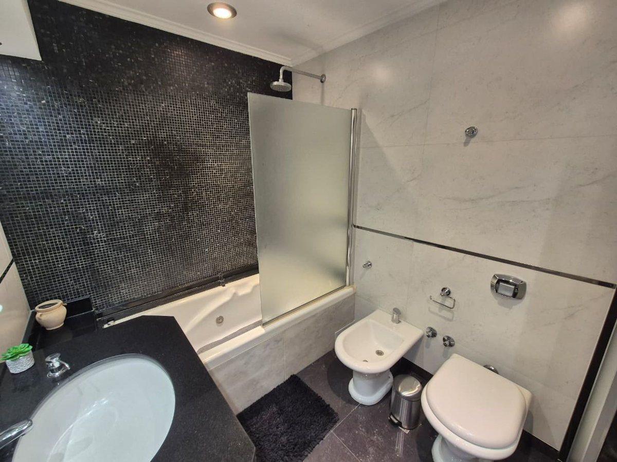 Foto de VENTA CASA 4 DORMITORIOS, COCHERA Y PATIO, imagen 4