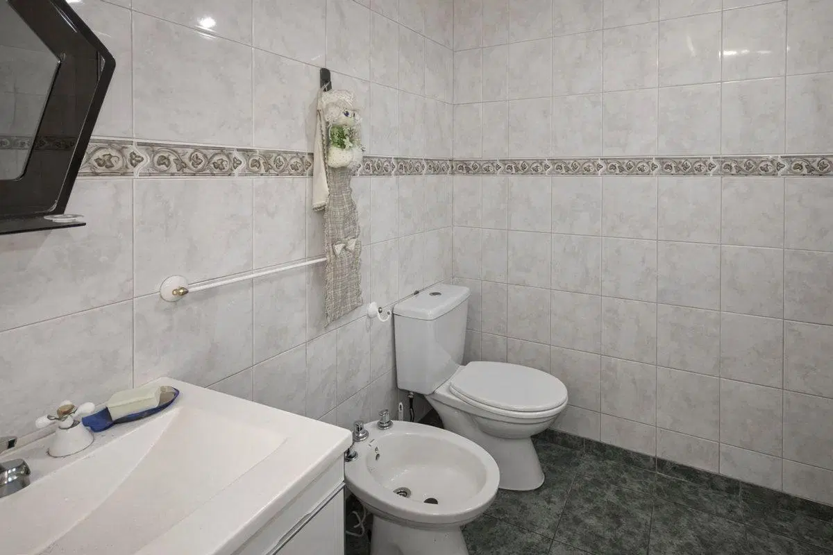 VENTA CASA DOS DORMITORIOS TIRO SUIZO COCHERA 3