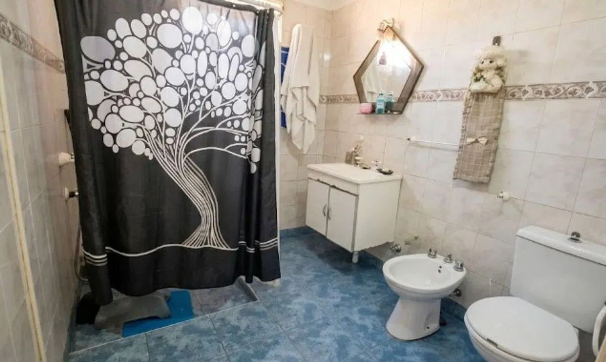 VENTA CASA DOS DORMITORIOS TIRO SUIZO COCHERA 4