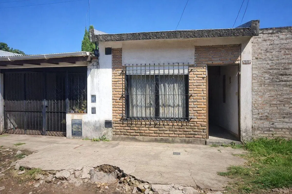 VENTA CASA DOS DORMITORIOS TIRO SUIZO COCHERA 4