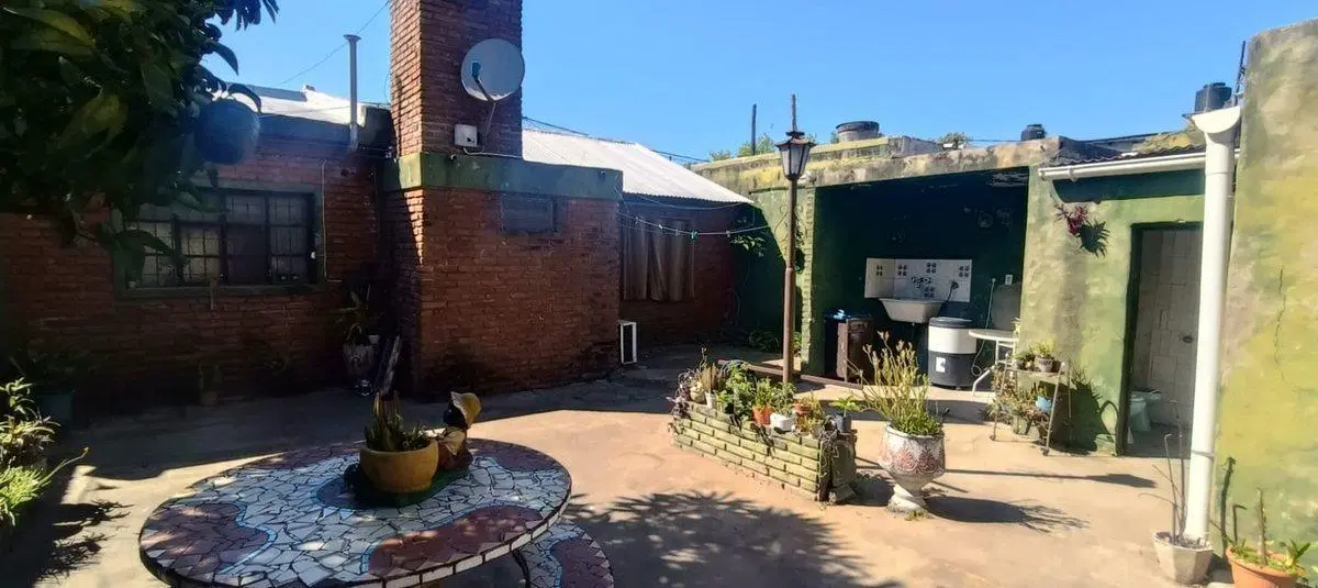 VENTA CASA DOS DORMITORIOS TIRO SUIZO COCHERA 8