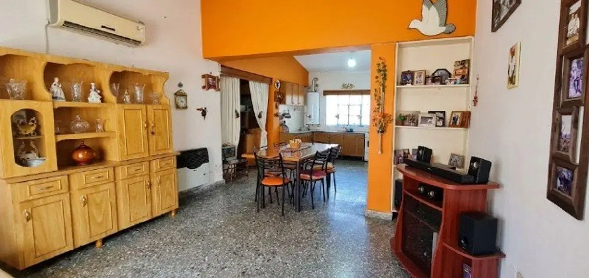 VENTA CASA DOS DORMITORIOS TIRO SUIZO COCHERA 3