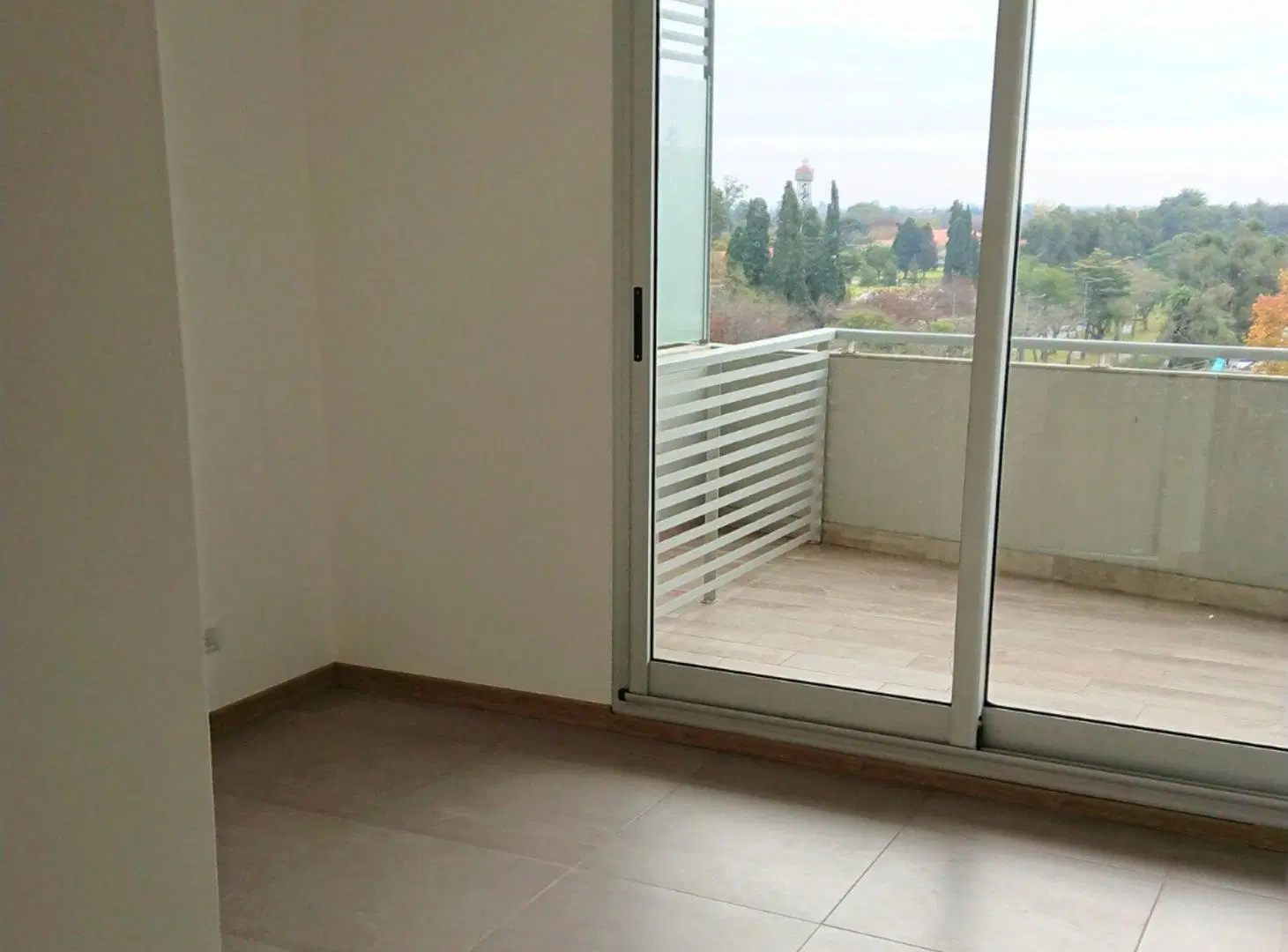 ALQUILER UN DORMITORIO CON COCHERA - BAIGORRIA 2