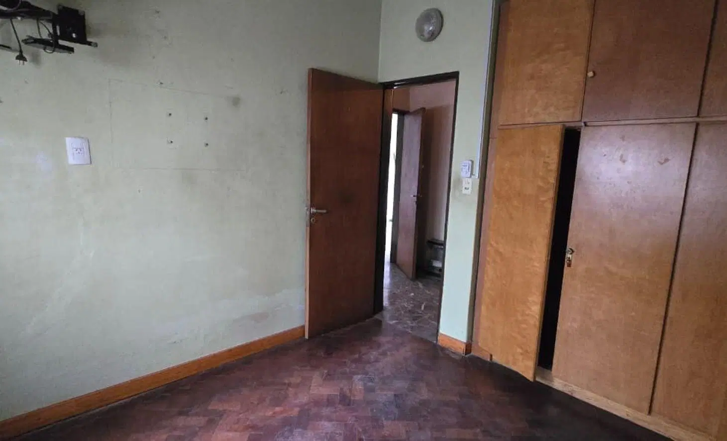 Venta Casa 4 dormitorios cochera y patio Echesortu 8