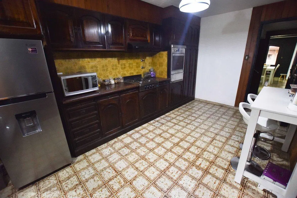 VENTA CASA TRES DORMITORIOS CON JARDIN Y COCHERA 5
