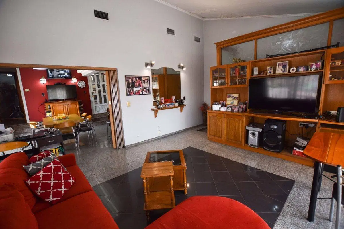 VENTA CASA 3 DORMITORIOS COCHERA Y LOCAL COMERCIAL 3