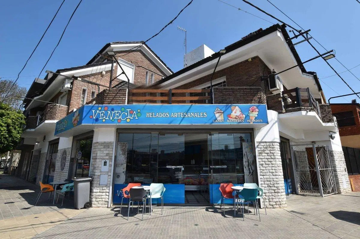 VENTA CASA 3 DORMITORIOS COCHERA Y LOCAL COMERCIAL 5
