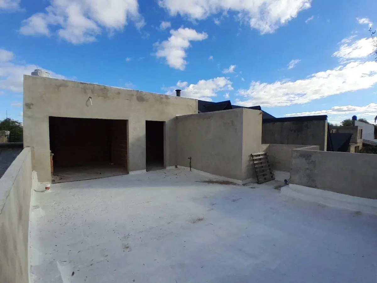 CASA 2 DORMITORIOS, COCHERA. ZONA RIO. G.BAIGORRIA 4
