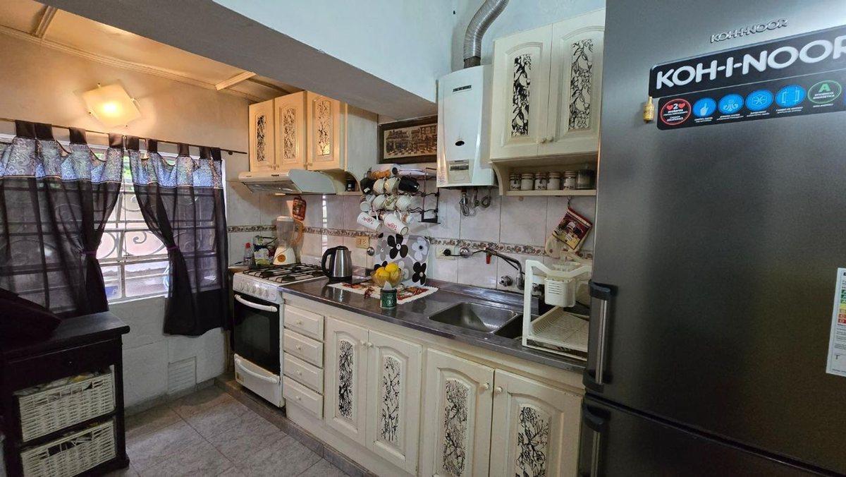 VENTA CASA 2 DORMITORIOS COCHERA BARRIO INDUSTRIAL