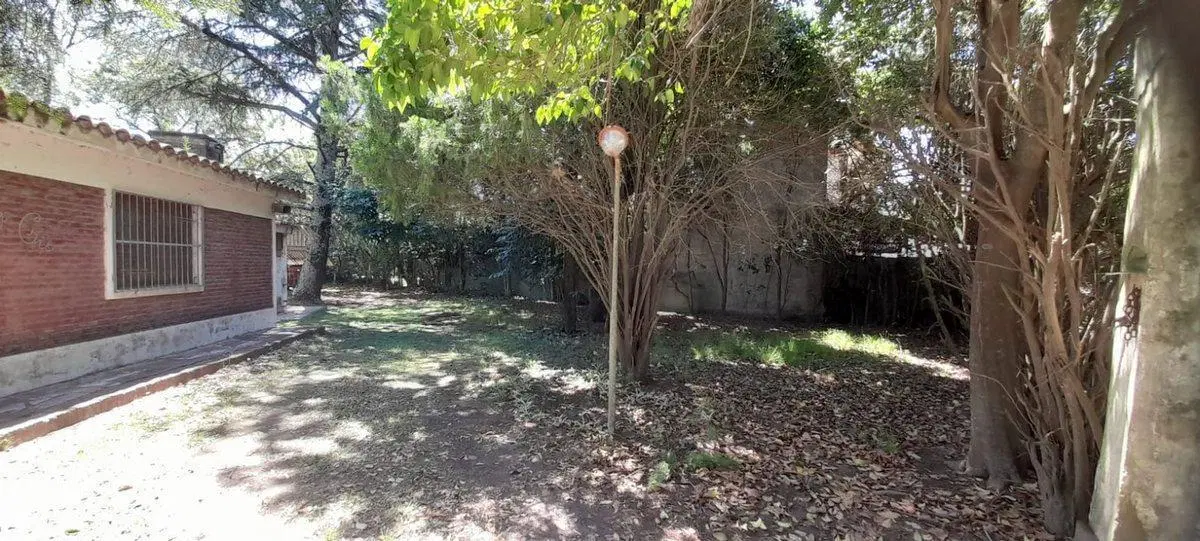 Venta casa más terreno., y pileta. Oliveros 2