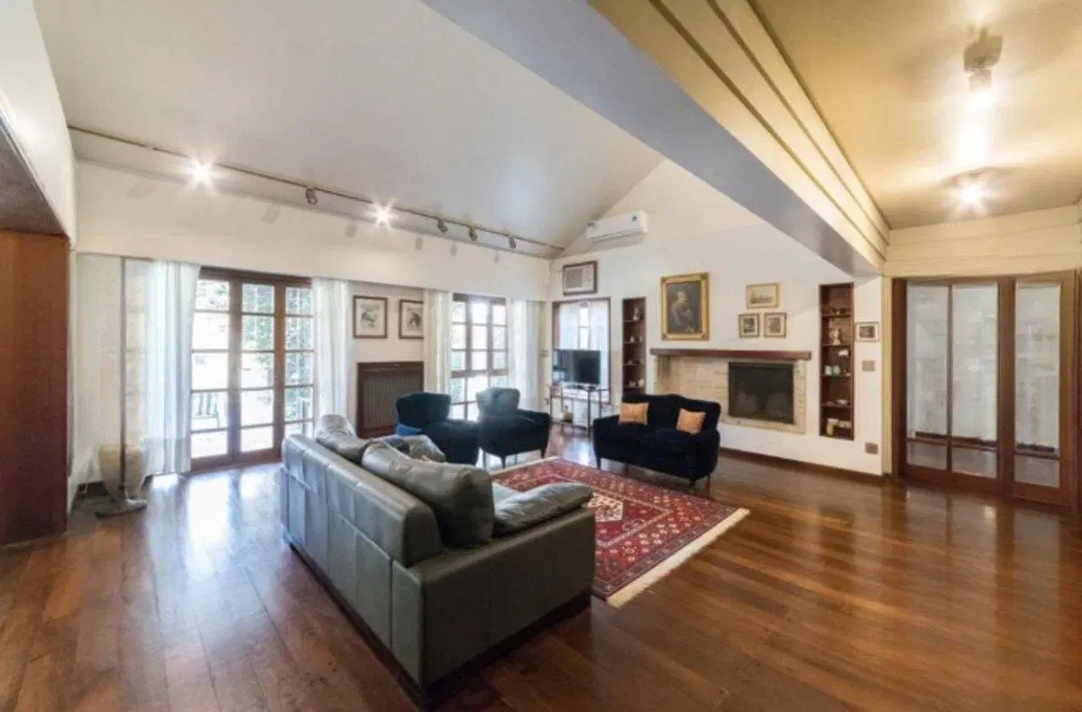 VENTA Casa cinco dormitorios parque 1200 m2 pileta 5