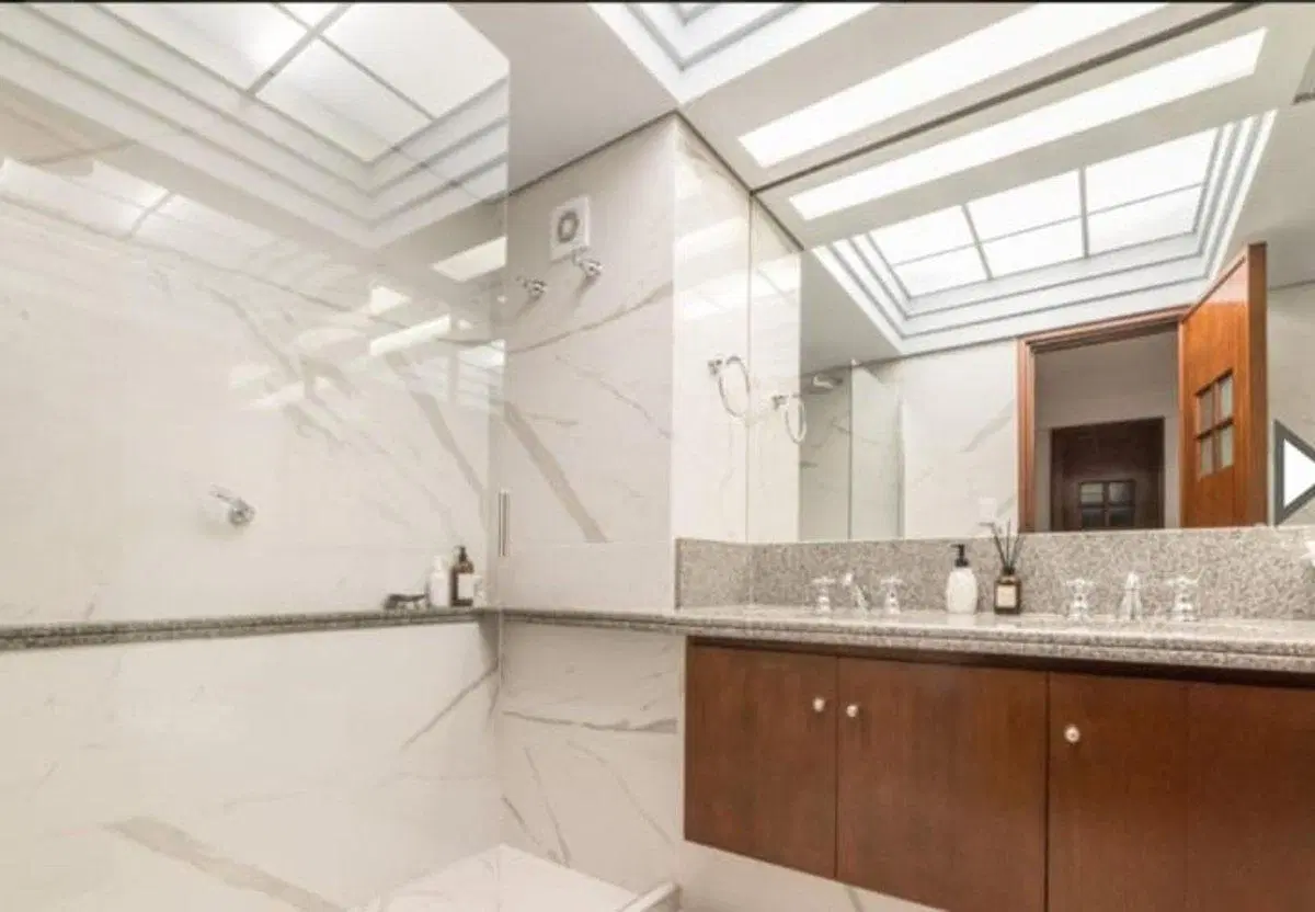 VENTA Casa cinco dormitorios parque 1200 m2 pileta 2