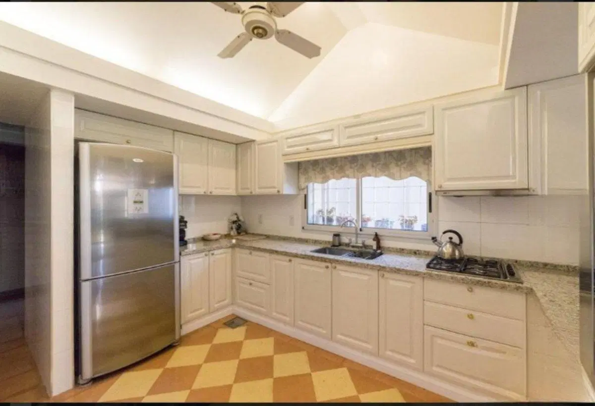 VENTA Casa cinco dormitorios parque 1200 m2 pileta 5