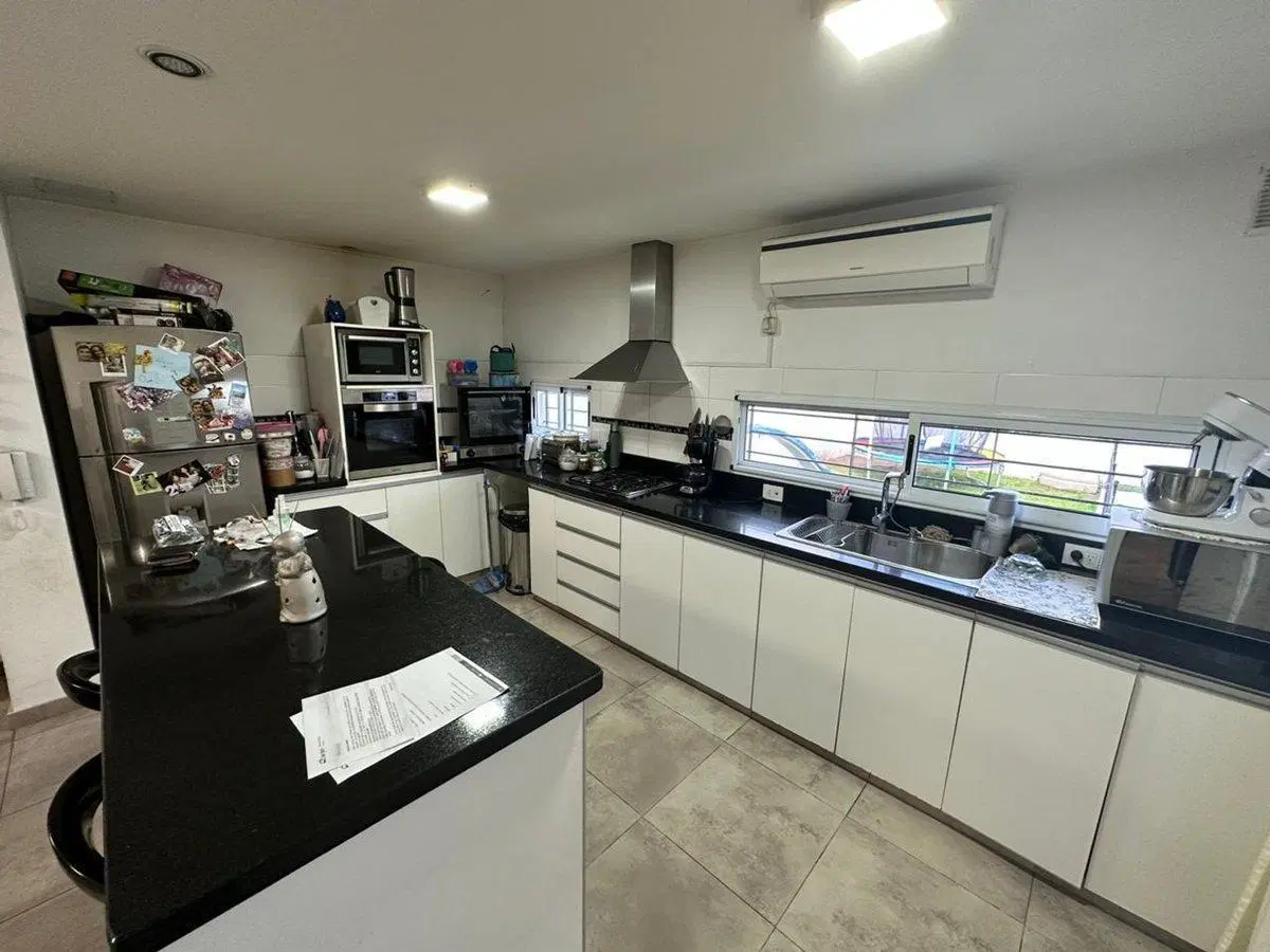 VENTA CASA TRES DORMITORIOS JARDIN PILETA COCHERA 5