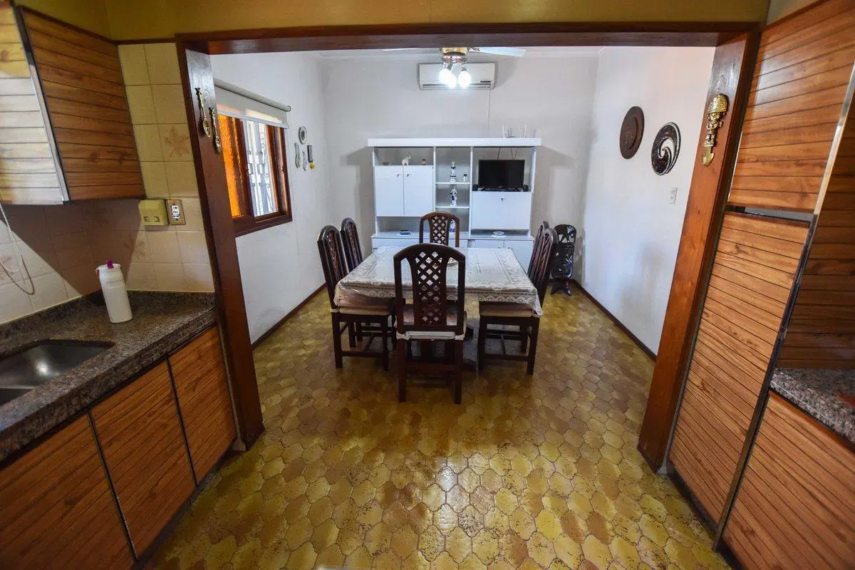 VENTA CASA TRES DORMITORIOS DOS PLANTAS CON PILETA 5