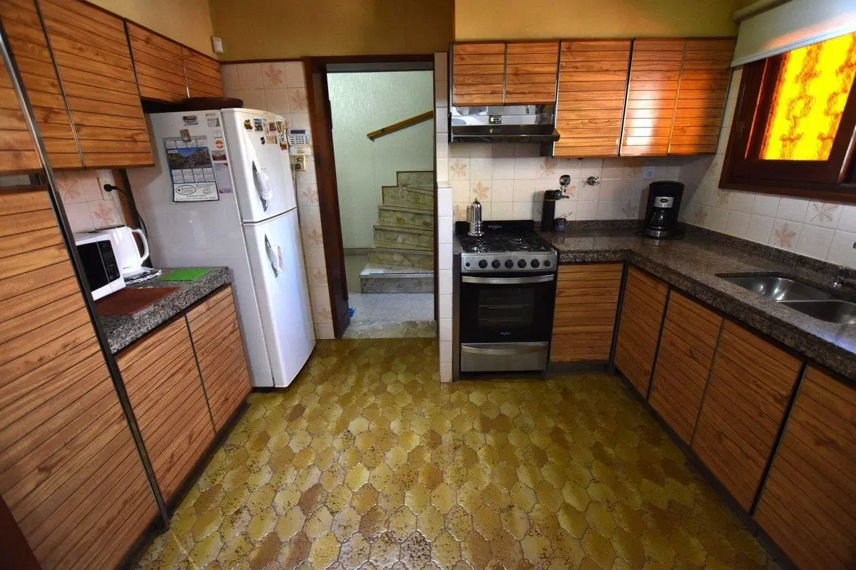 VENTA CASA TRES DORMITORIOS DOS PLANTAS CON PILETA 3