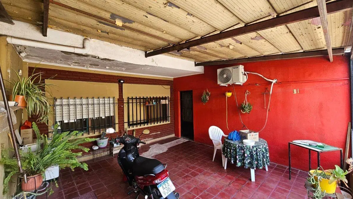 VENTA DE CASA 3 DORMITORIOS CON COCHERA 5