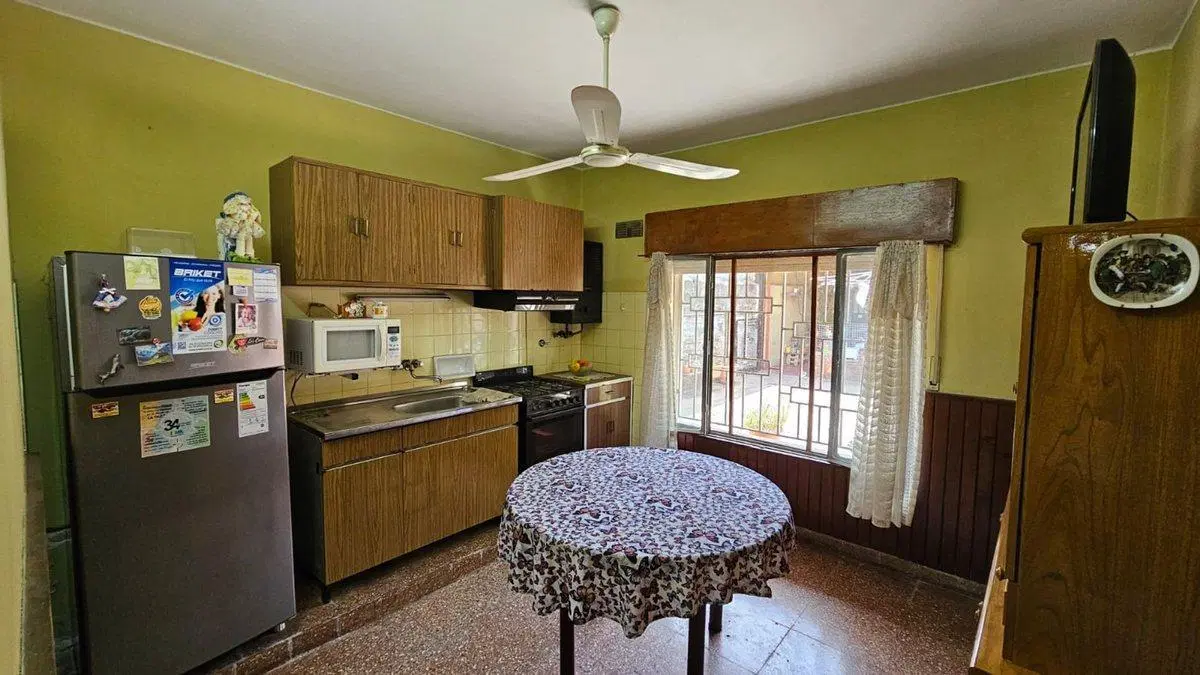 VENTA DE CASA 3 DORMITORIOS CON COCHERA 4
