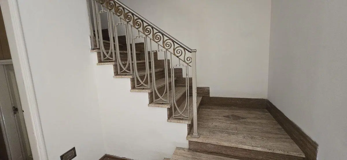 Venta Casa 3 dormitorios o LOTE para constructora 5