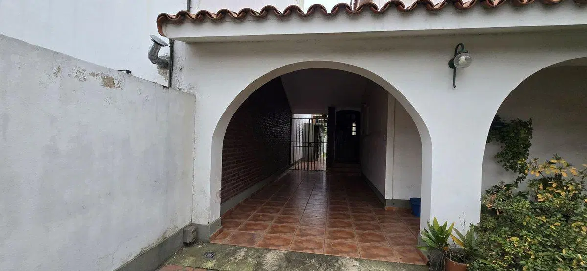 Venta casa 3 dormitorios pileta parque Fisherton 5
