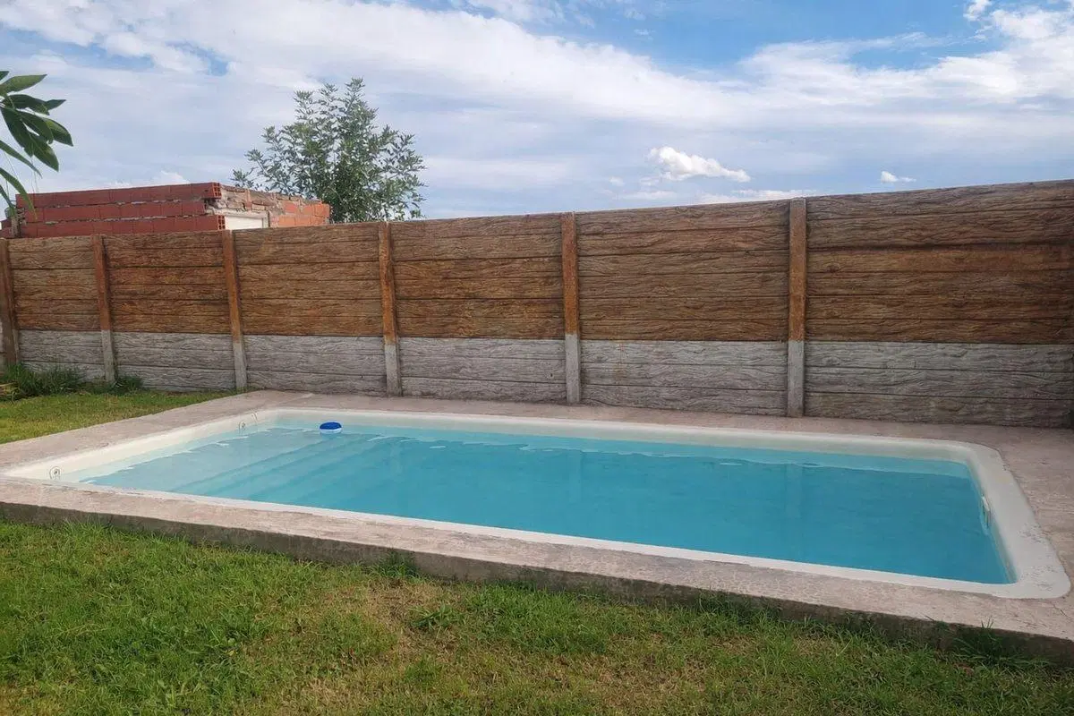VENTA CASA 2 DORMITORIOS COCHERA, PILETA IBARLUCEA 4