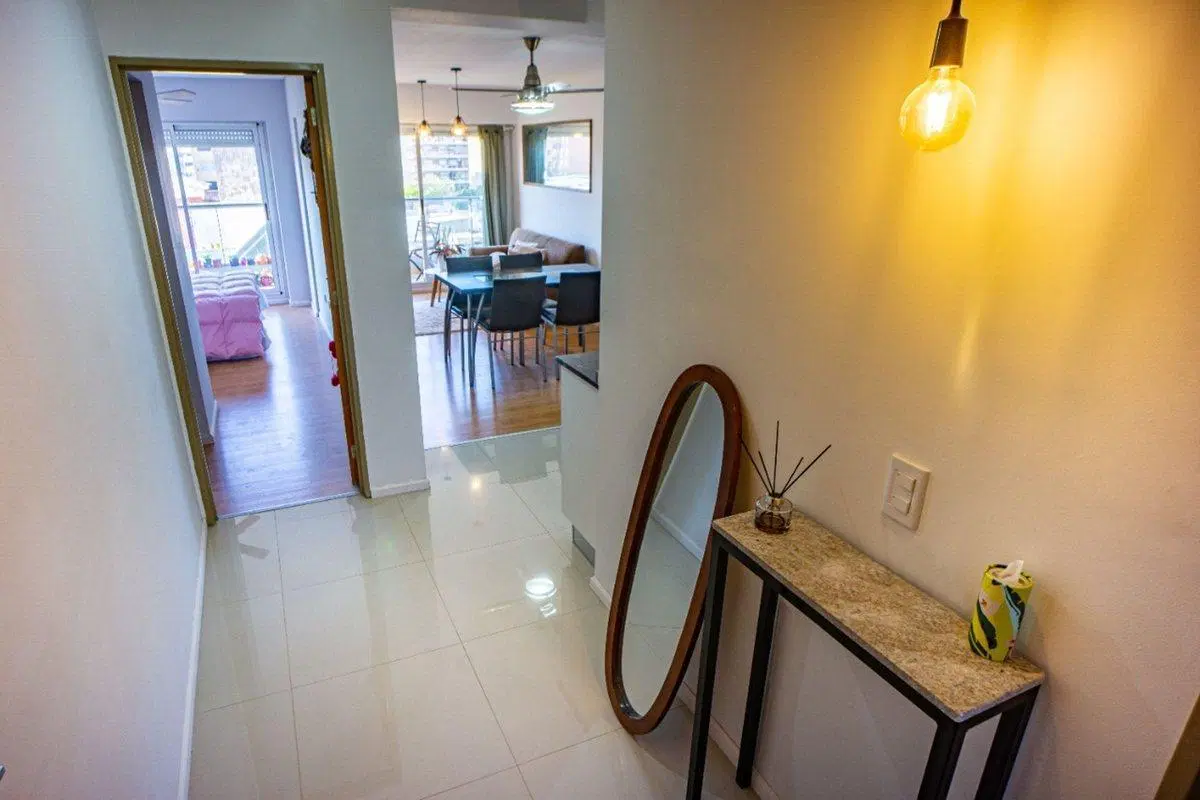 VENTA DEPARTAMENTO DOS DORMITORIOS. BALCON. ABASTO 5