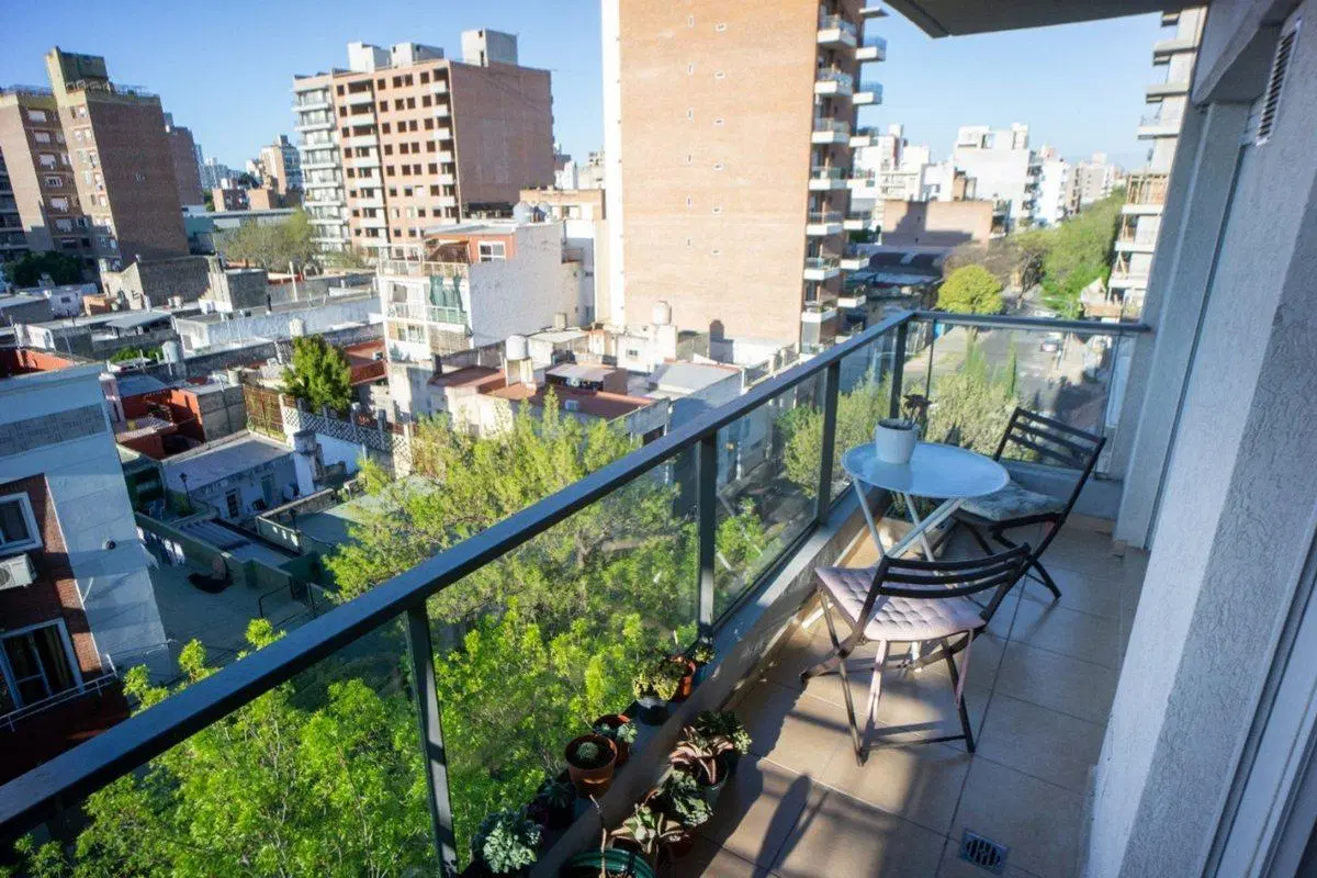 VENTA DEPARTAMENTO DOS DORMITORIOS. BALCON. ABASTO 8