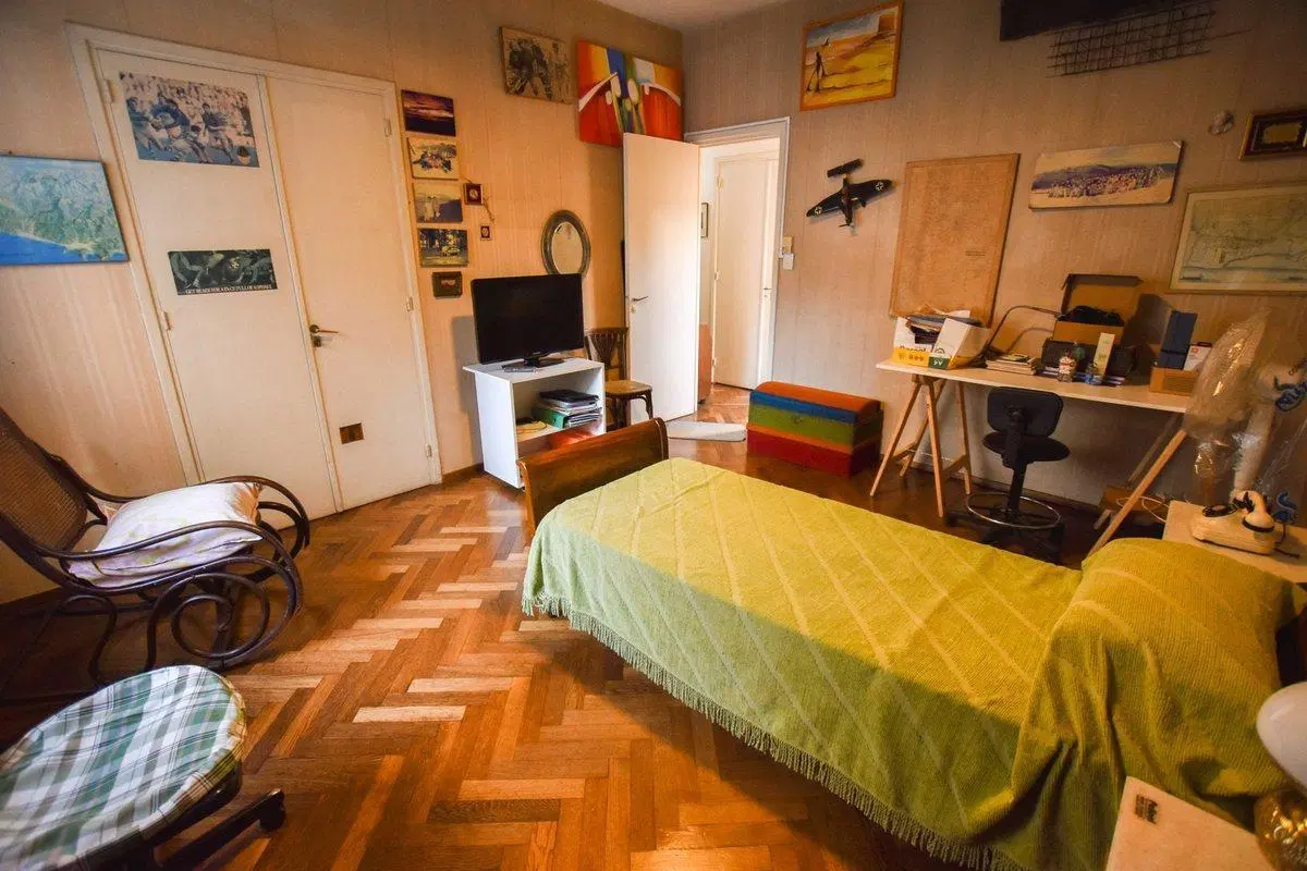 VENTA DEPARTAMENTO FRENTE PISO EXCLUSIVO -COCHERA 3