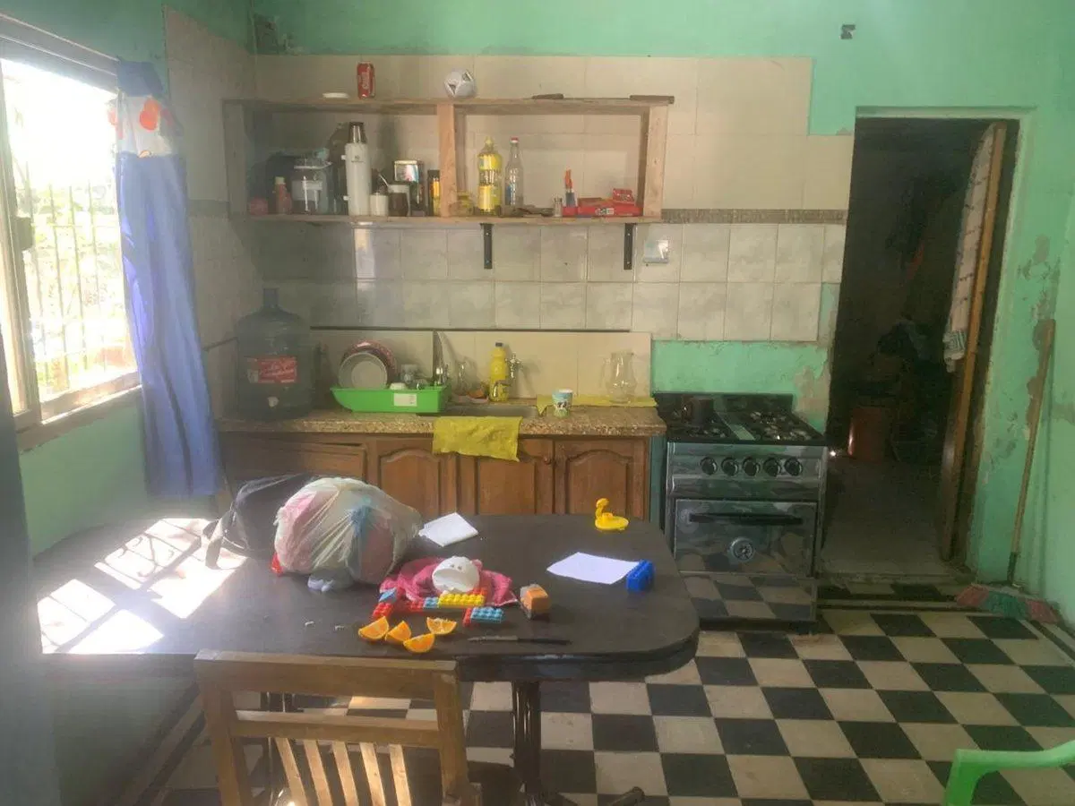 Venta Casa a reciclar con terreno 10 x 30 Perez 3