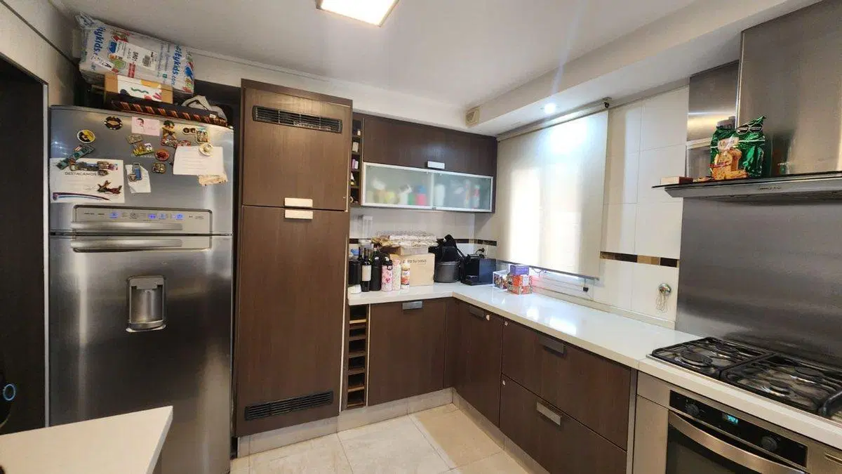 VENTA CASA TRES DORMITORIOS, COCHERA. PARQUE FIELD 2