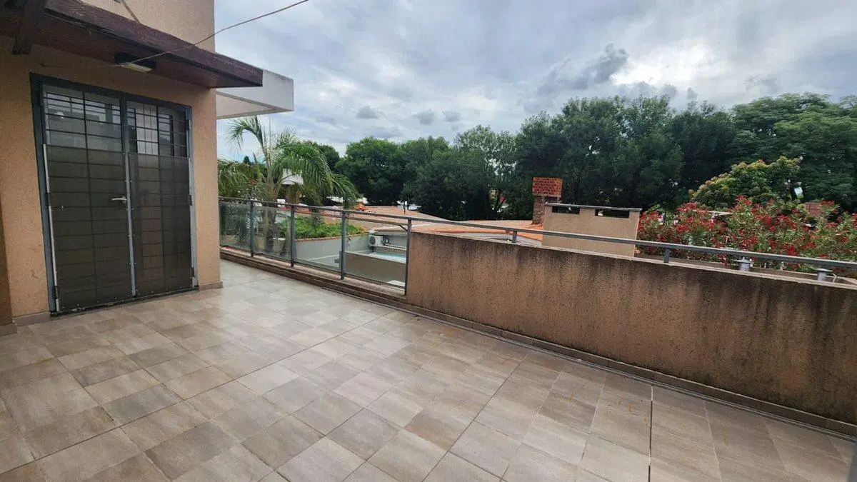 VENTA CASA TRES DORMITORIOS, COCHERA. PARQUE FIELD 5