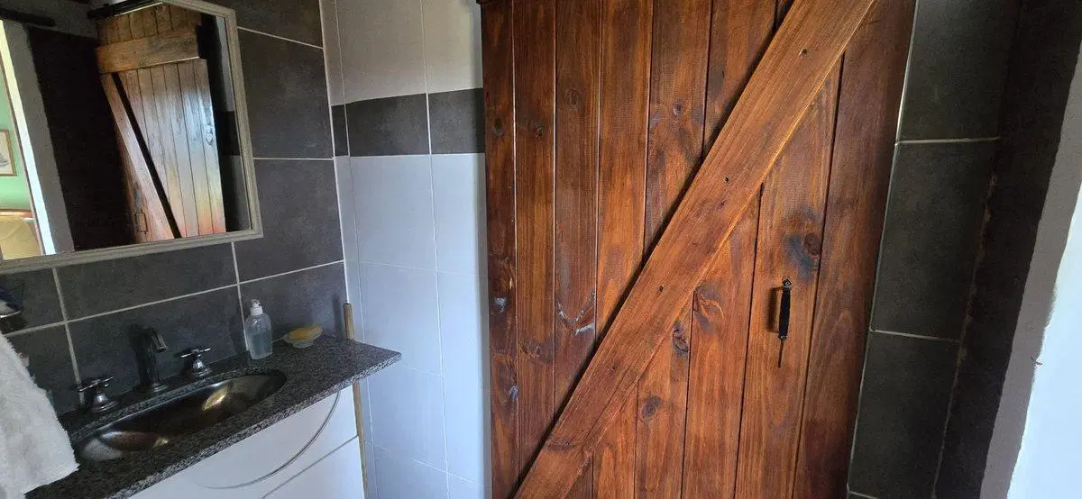 Venta casa dos dormitorios, pileta, Albarellos 5