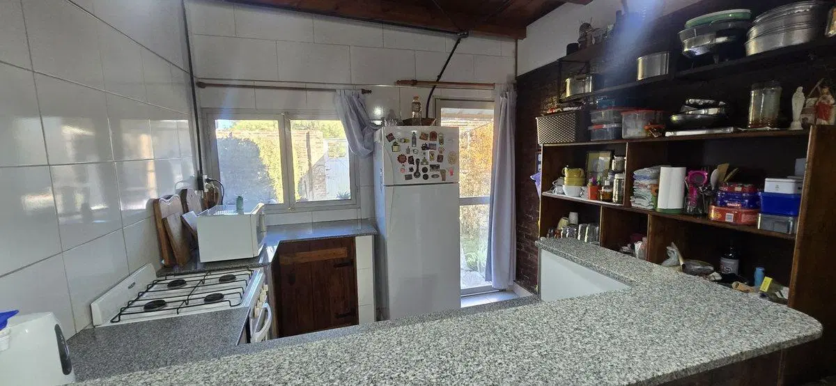 Venta casa dos dormitorios, pileta, Albarellos 8