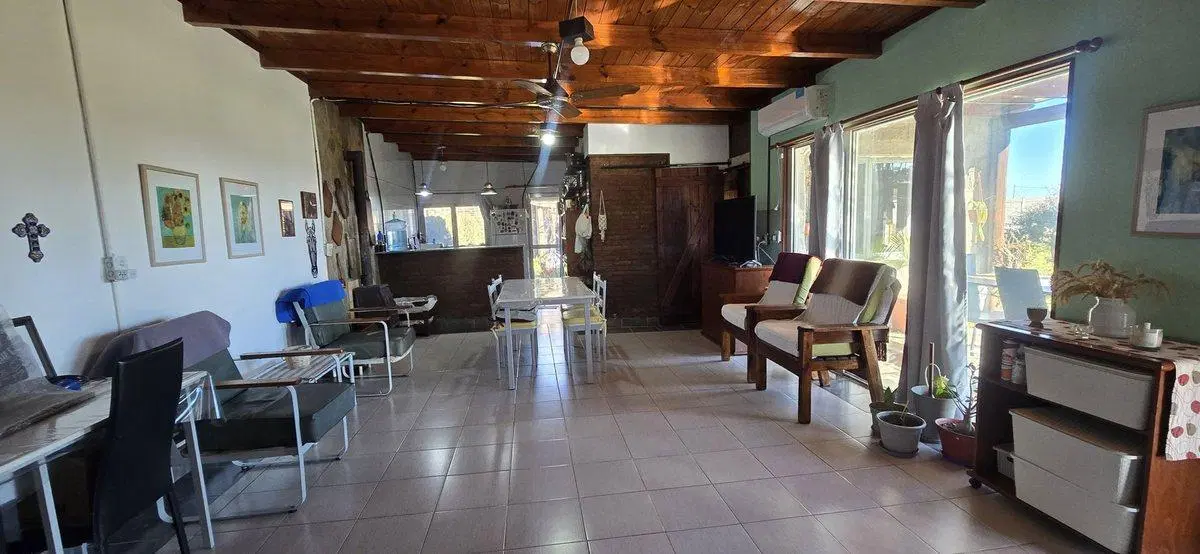 Venta casa dos dormitorios, pileta, Albarellos 2