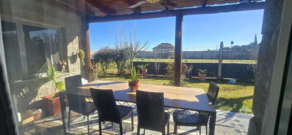 Venta casa dos dormitorios, pileta, Albarellos 3