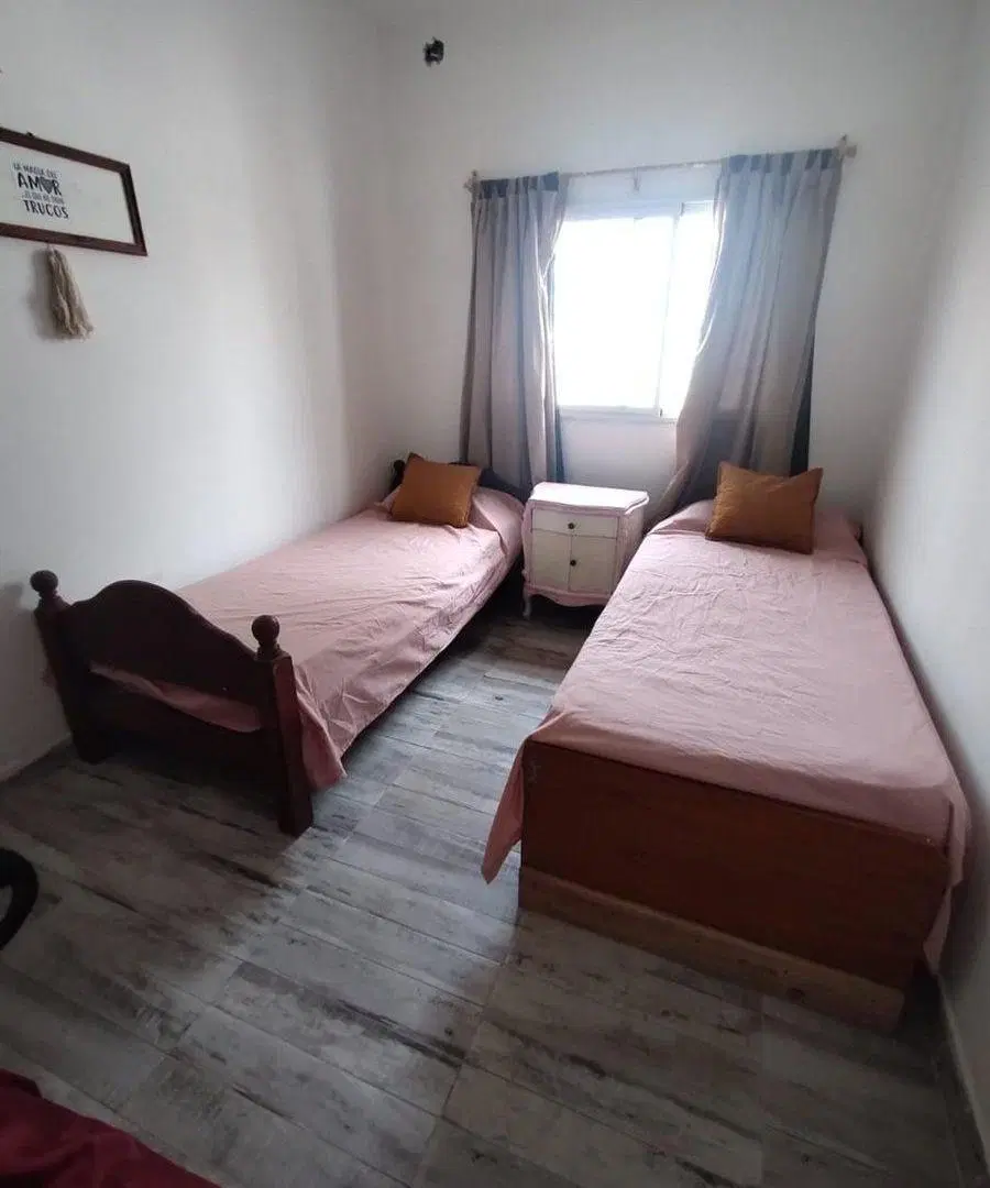 VENTA CASA TRES DORMITORIOS PILETA EN LA CAROLINA 4