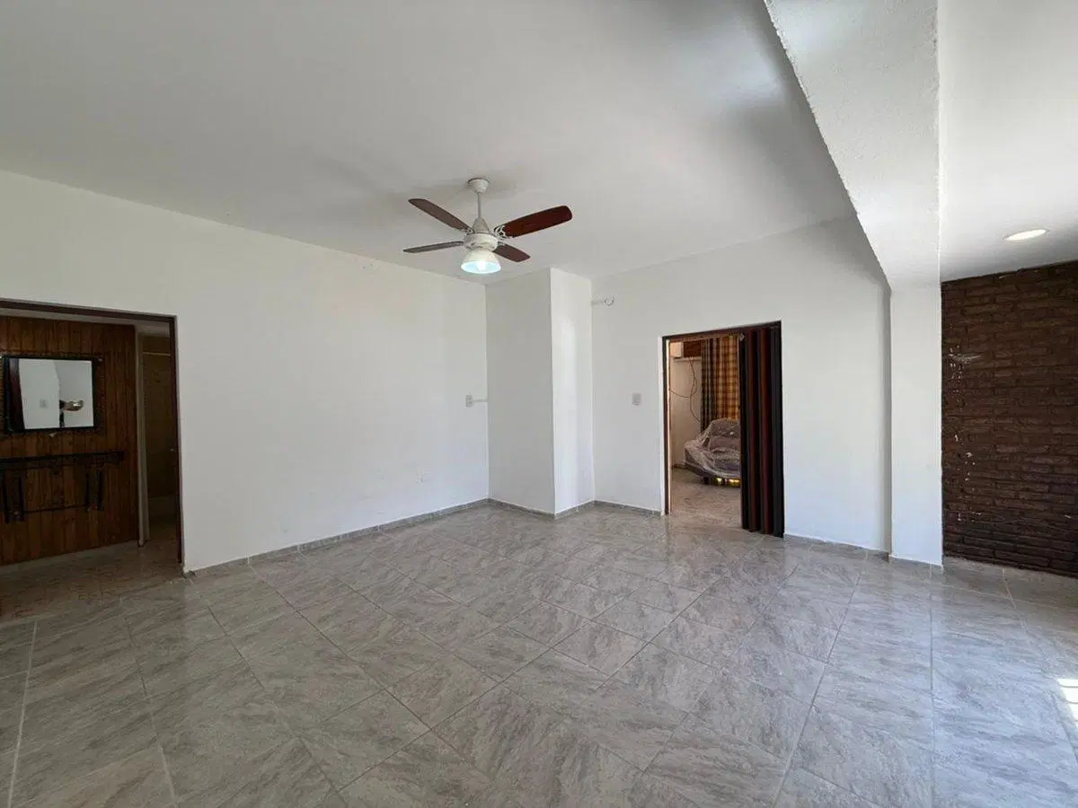 VENTA CASA 2 DORMITORIOS, LOCAL, PILETA Y COCHERA 2