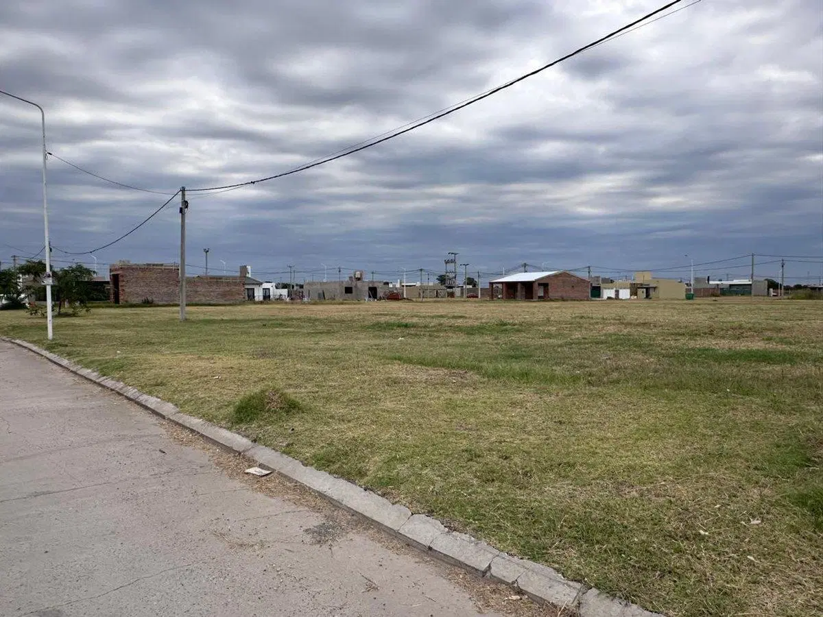 VENTA DOS LOTES CONTIGUOS ESTACION ALVEAR 2 3