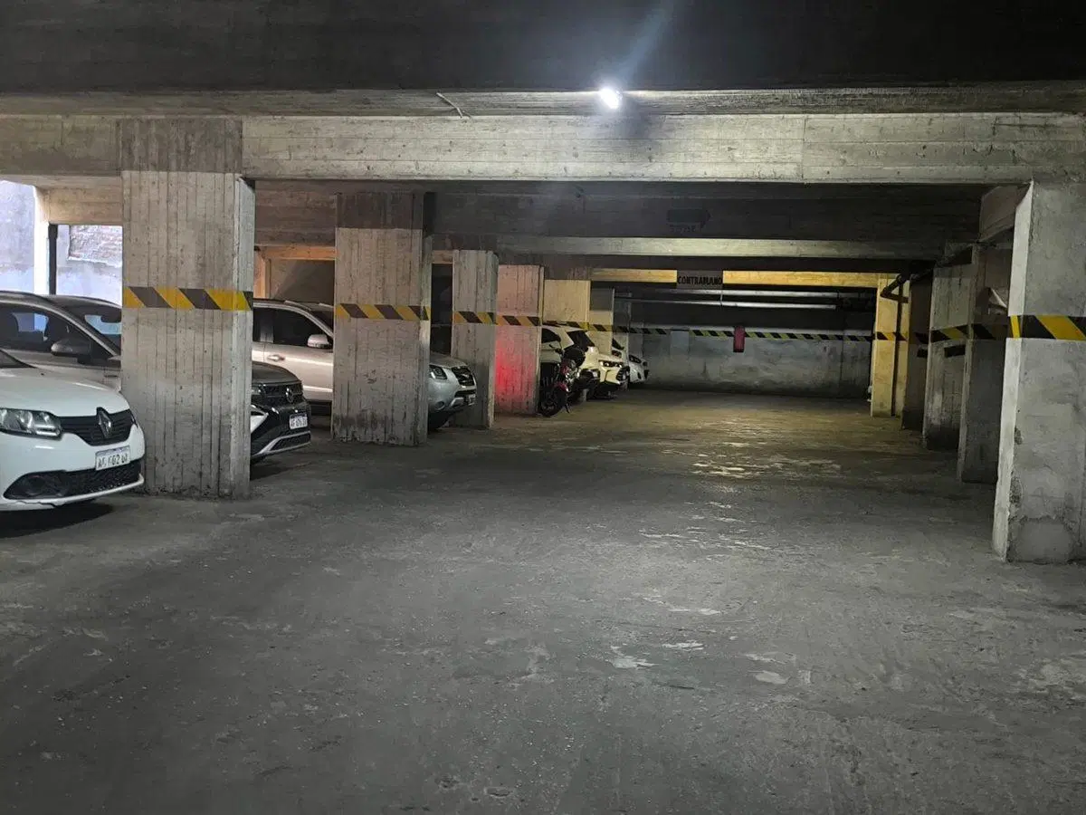 VENTA COCHERA PRIMER PISO BARRIO ABASTO 5