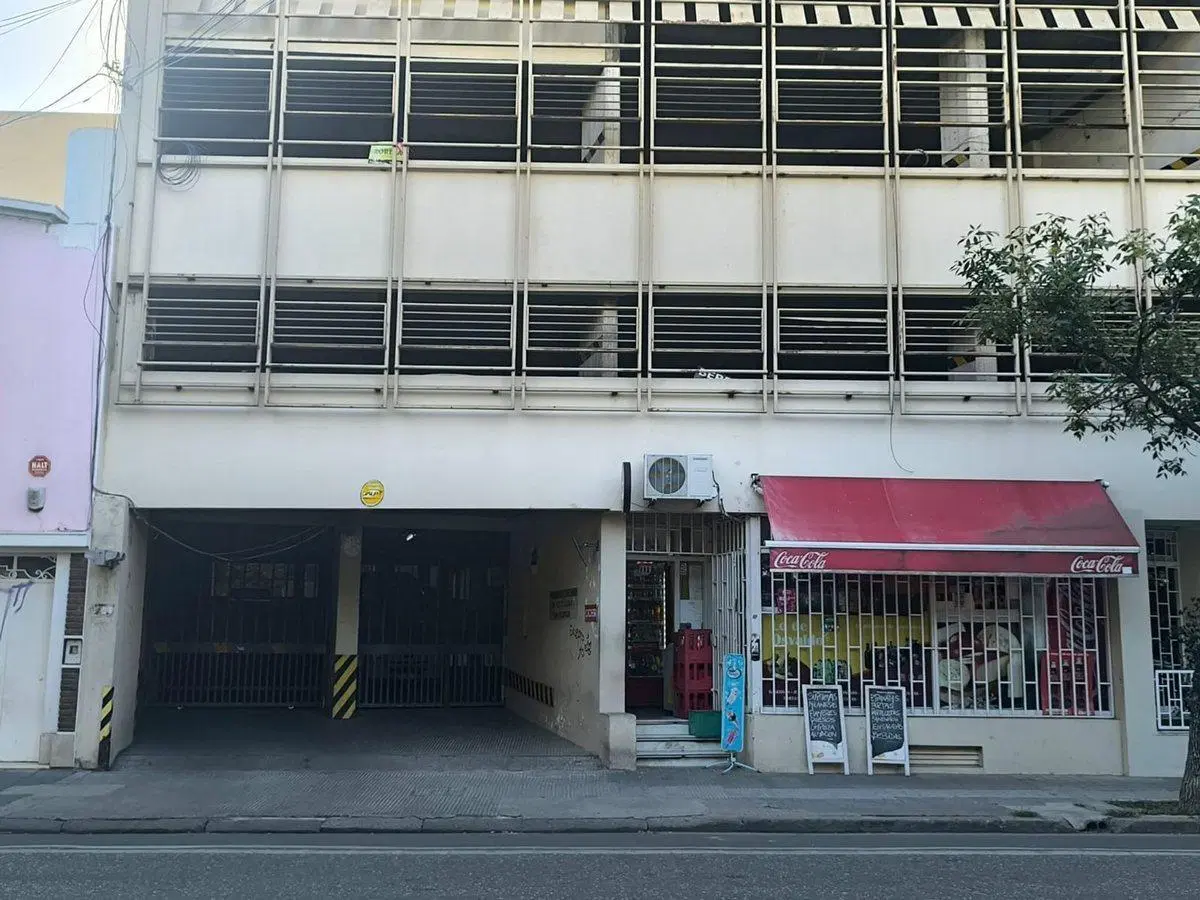 VENTA COCHERA PRIMER PISO BARRIO ABASTO 5