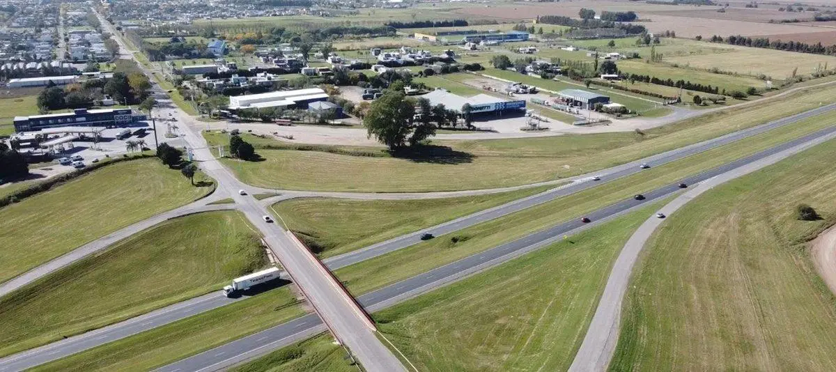 VENTA DE CAMPO SOBRE AUTOPISTA USO INDUSTRIAL 3